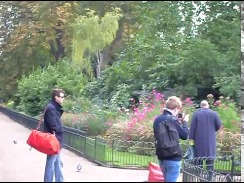 Vintage Video London 2010 - Kensington Park Walk (Nokia Phone)
